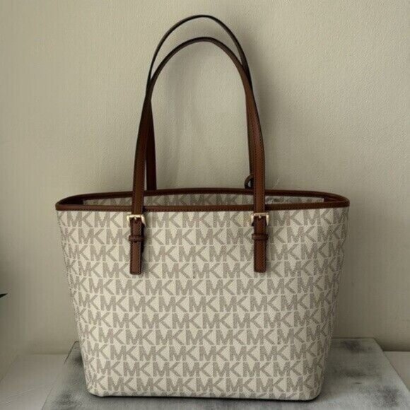 Michael Kors Jet Set Vanilla Luggage Tote Carry All Shoulder Handbag Logo Charm - Picture 6 of 13